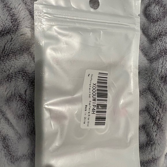 Fake piercing new in box - Picture 2 of 2